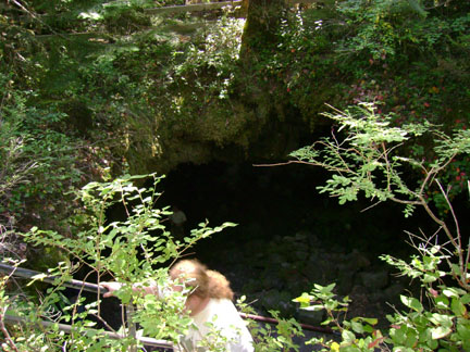 Entrance to Ape Cave