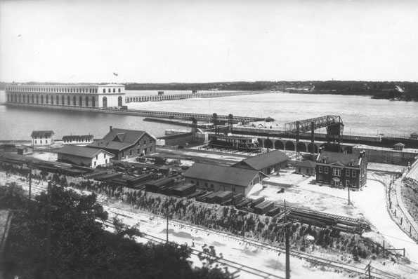 Dry dock and original locks - Early photo - 19 teens or twenties