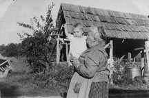 Evaline Farrell holding Dorris Willows